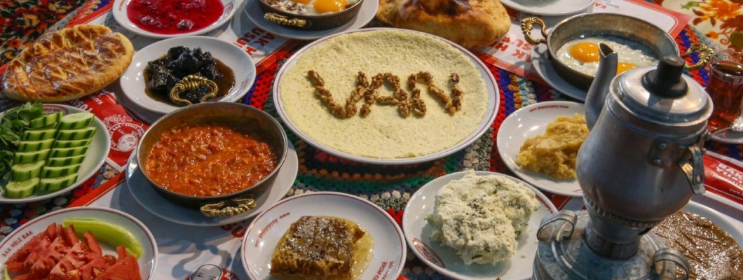 Van Kahvaltısı Rehberi: Hangi Peynir Ne Zaman Tüketilmeli?